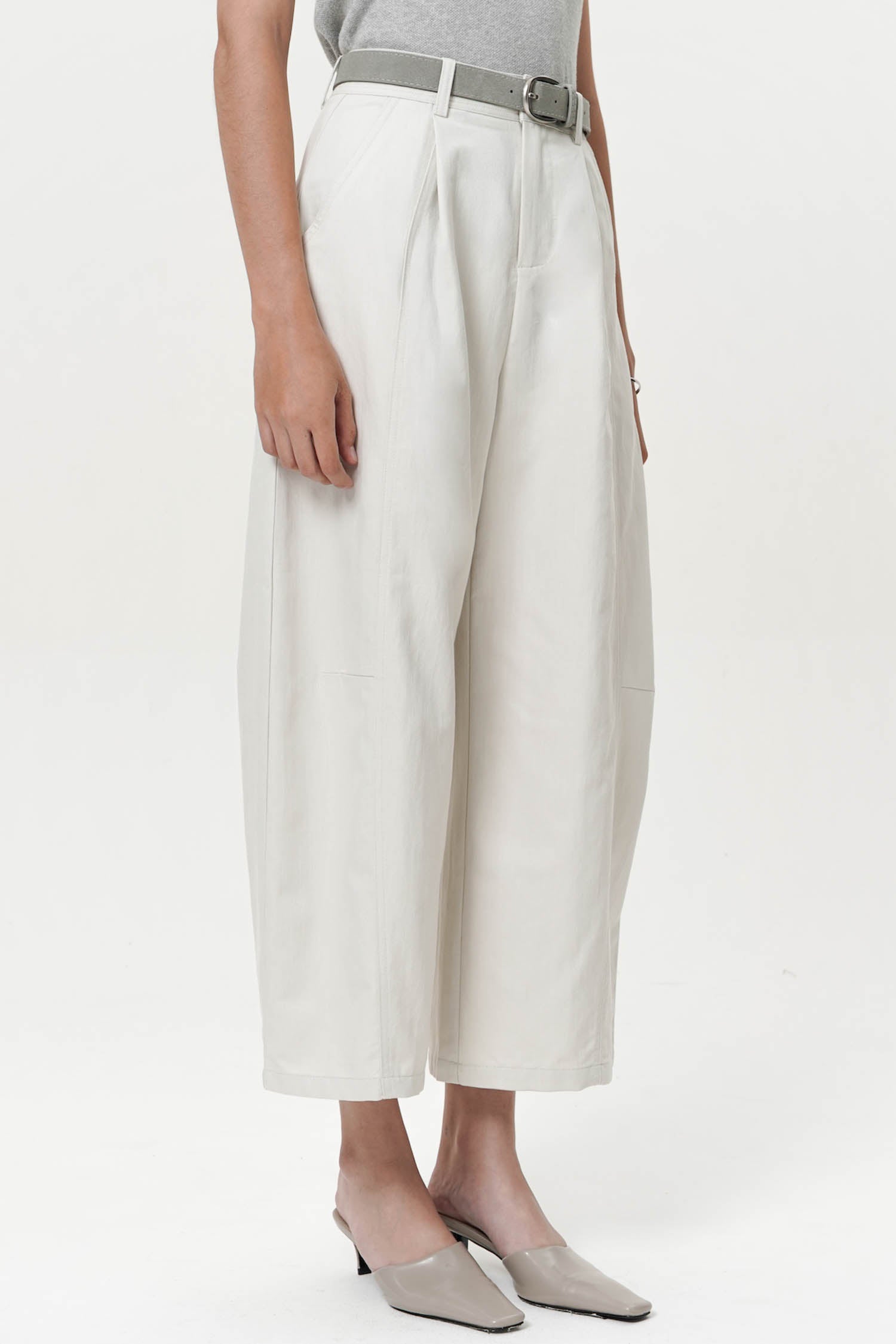 Lennox Barrel Pants In Beige