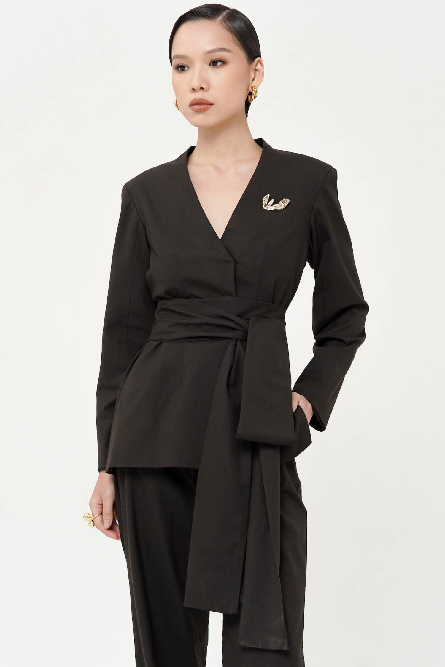 Montre Blazer In Dark Brown (BROOCH INCLUDED)