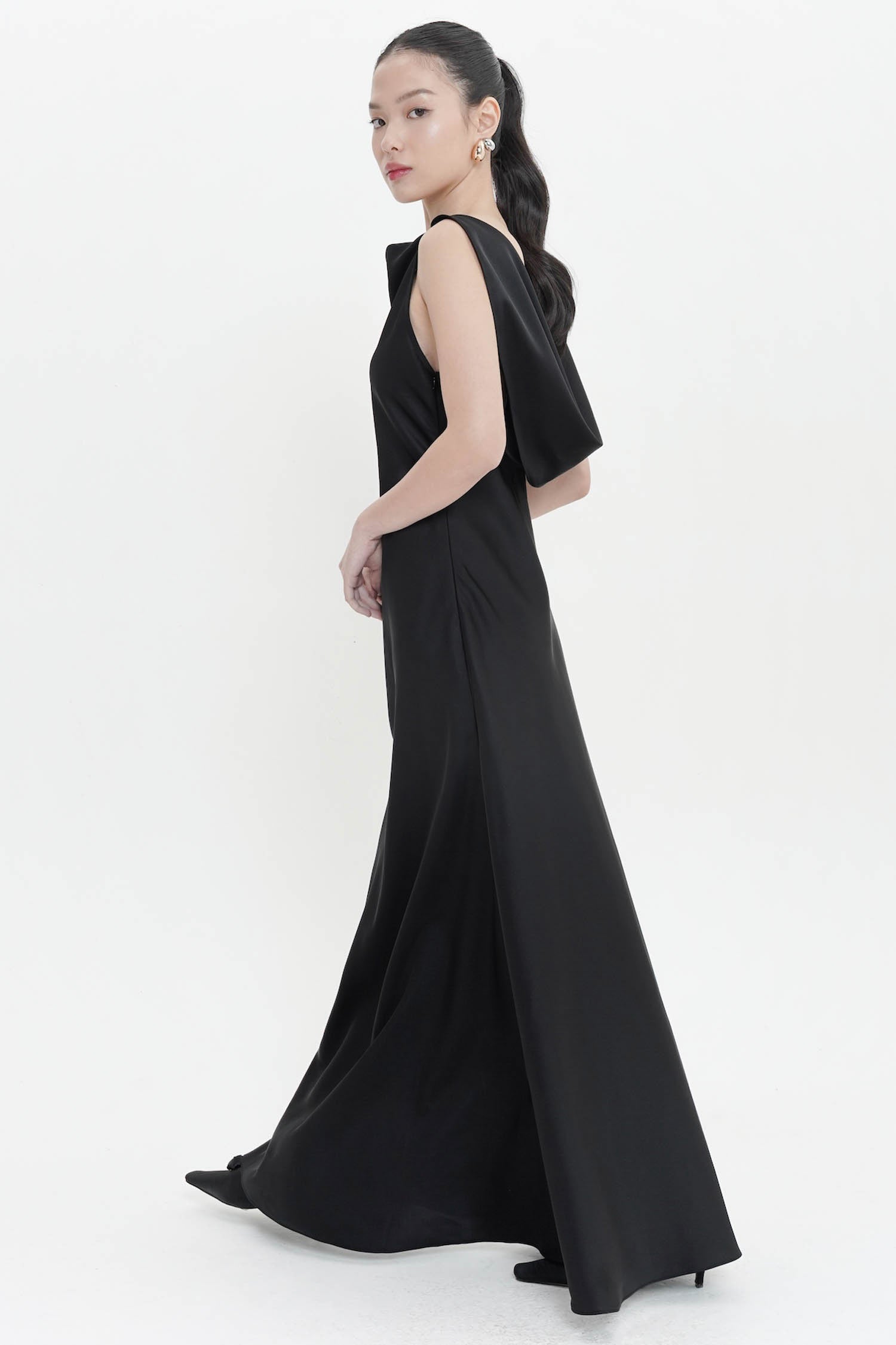 Efate Open Back Long Gown In Black