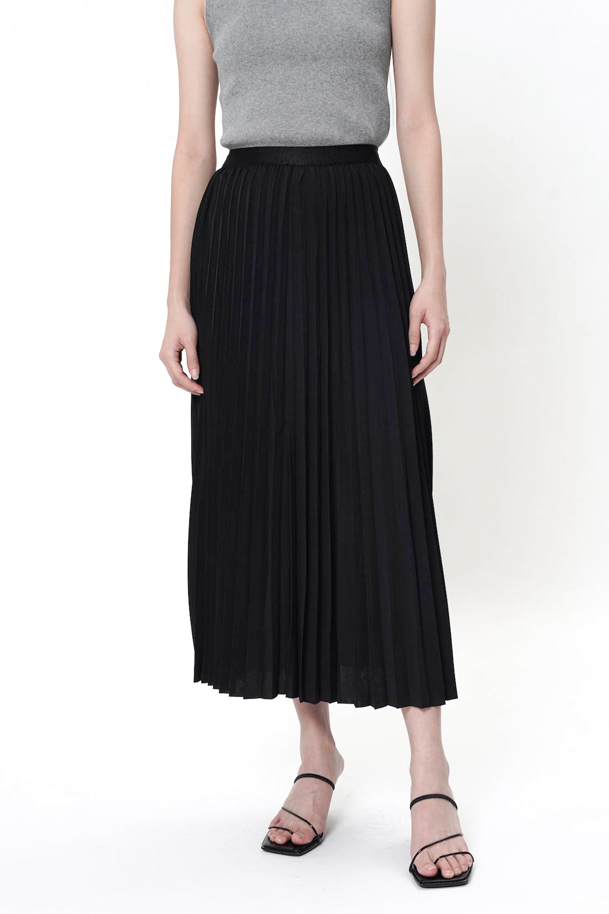 Claudia Pleated Midi Skirt In Black