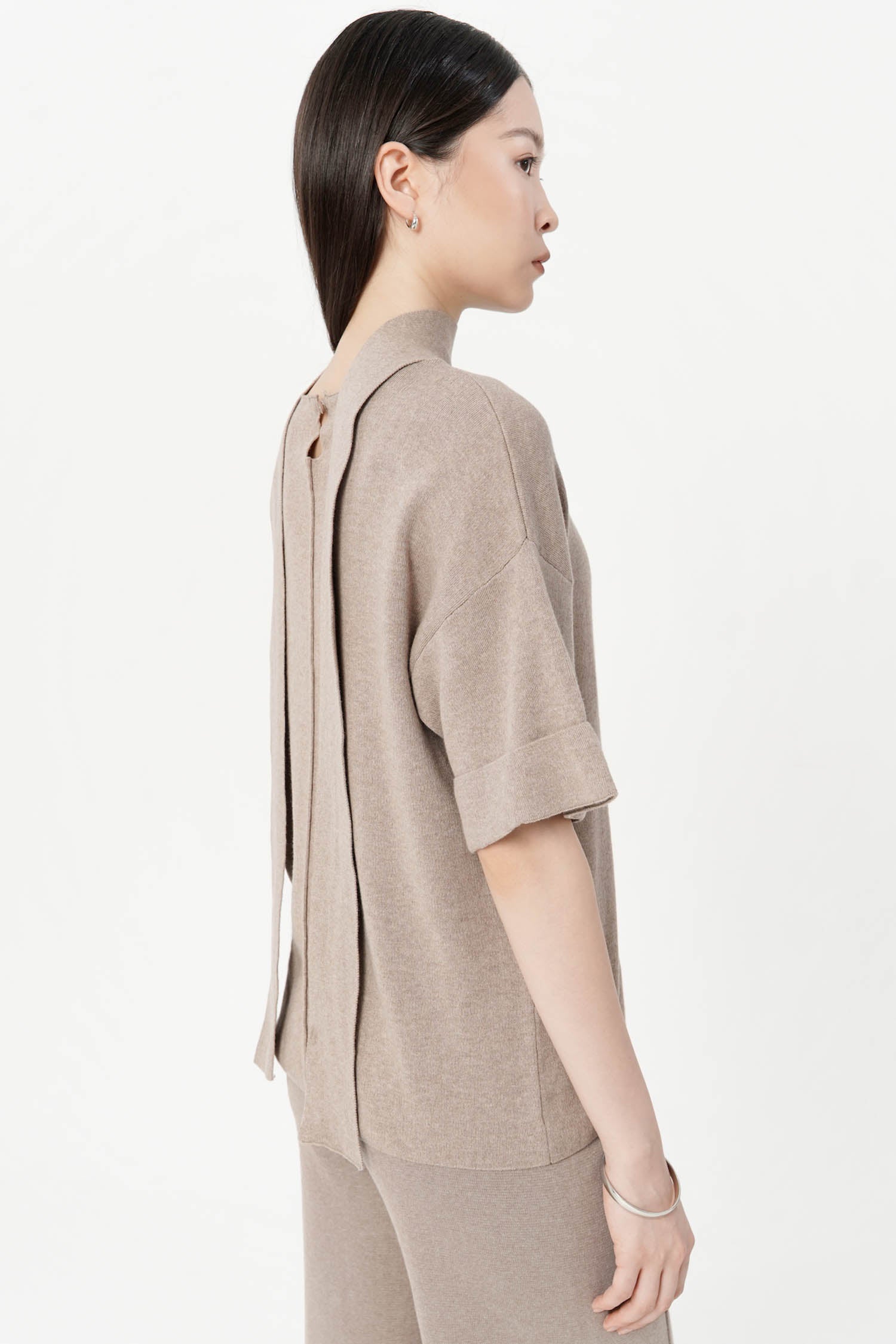 Kyran Oversized Scarf Knit Top In Taupe