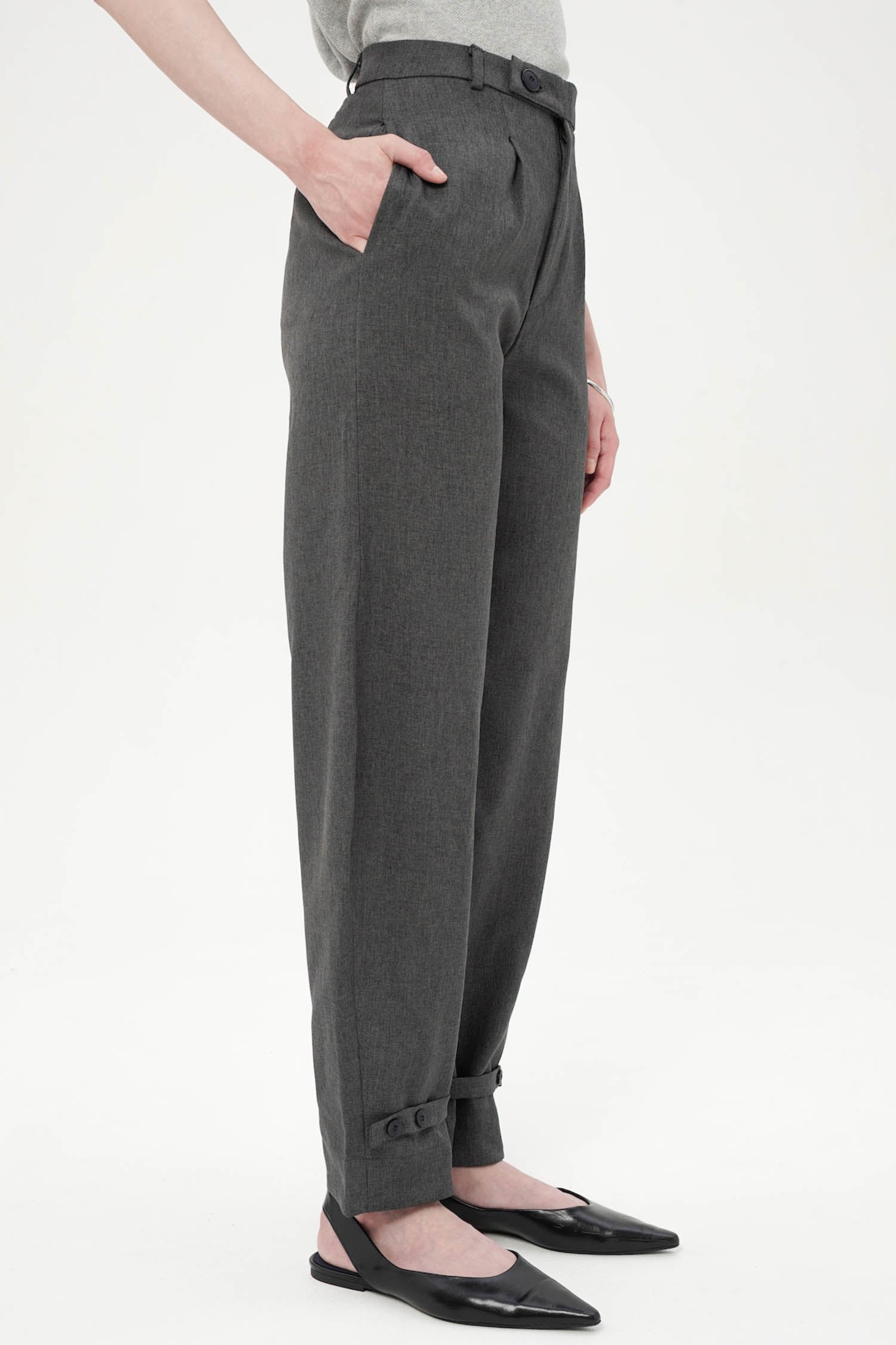 Linden Barrel Trousers In Dark Grey