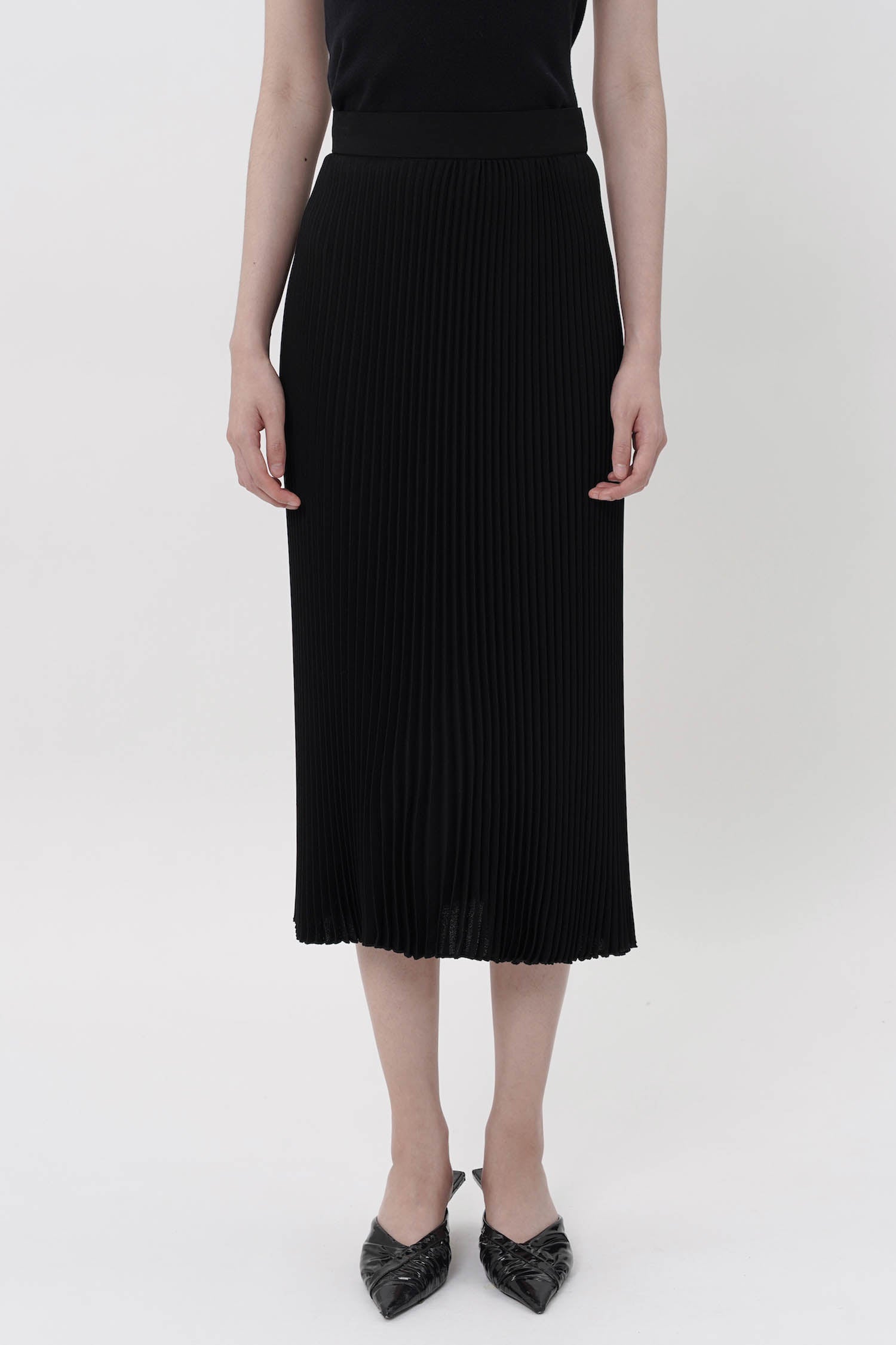 Hiu Pleated Midi Skirt In Black (4 LEFT)