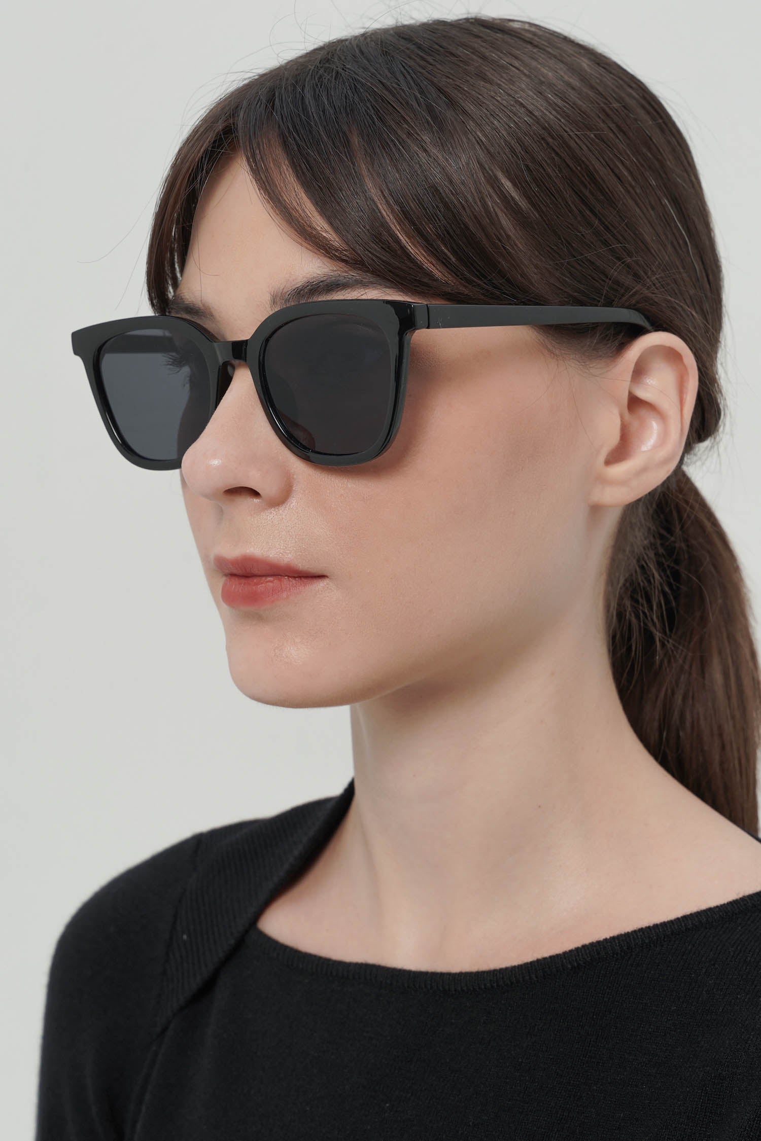 Mieun Sunglasses In Black (4 LEFT)