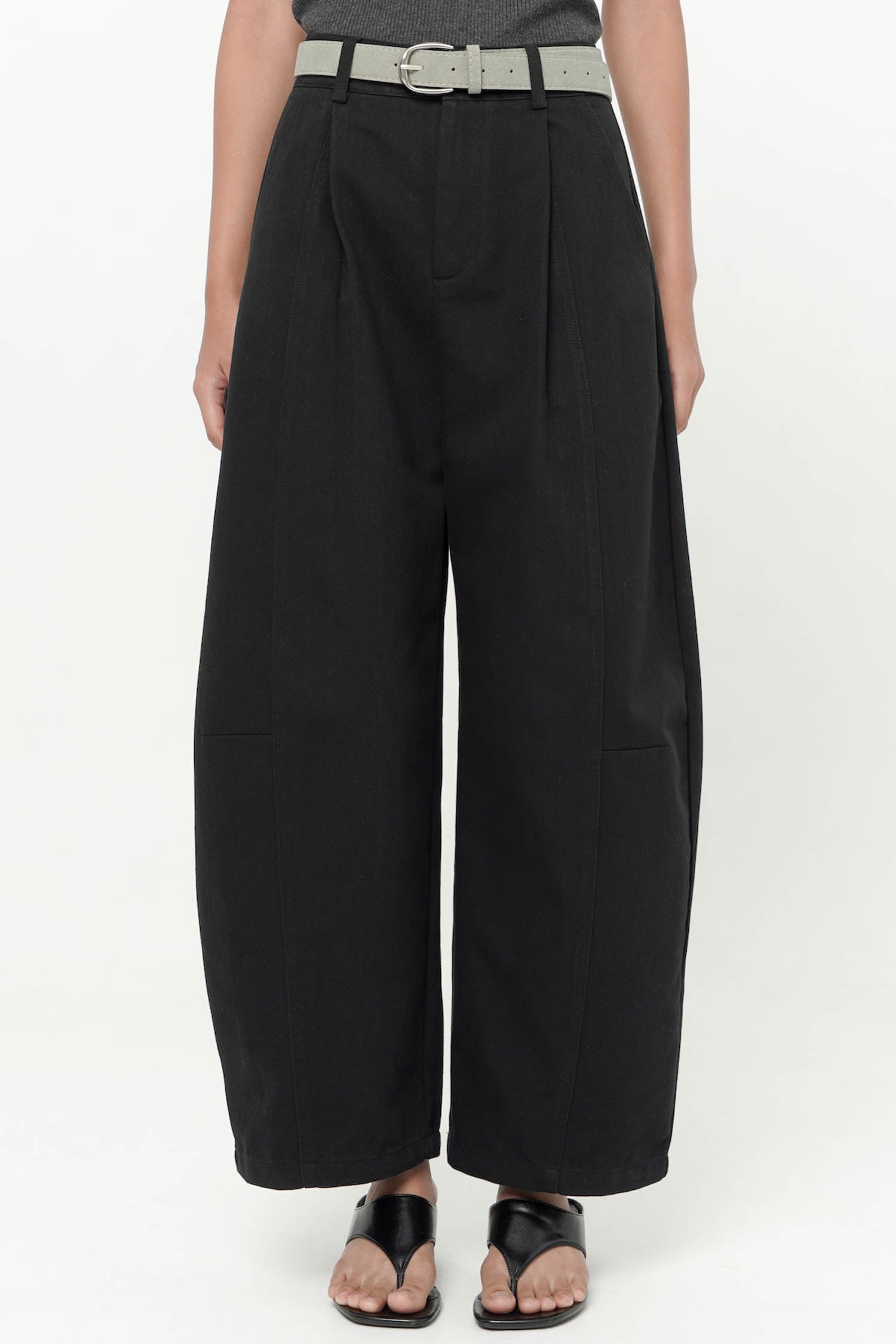 Lennox Barrel Pants In Black