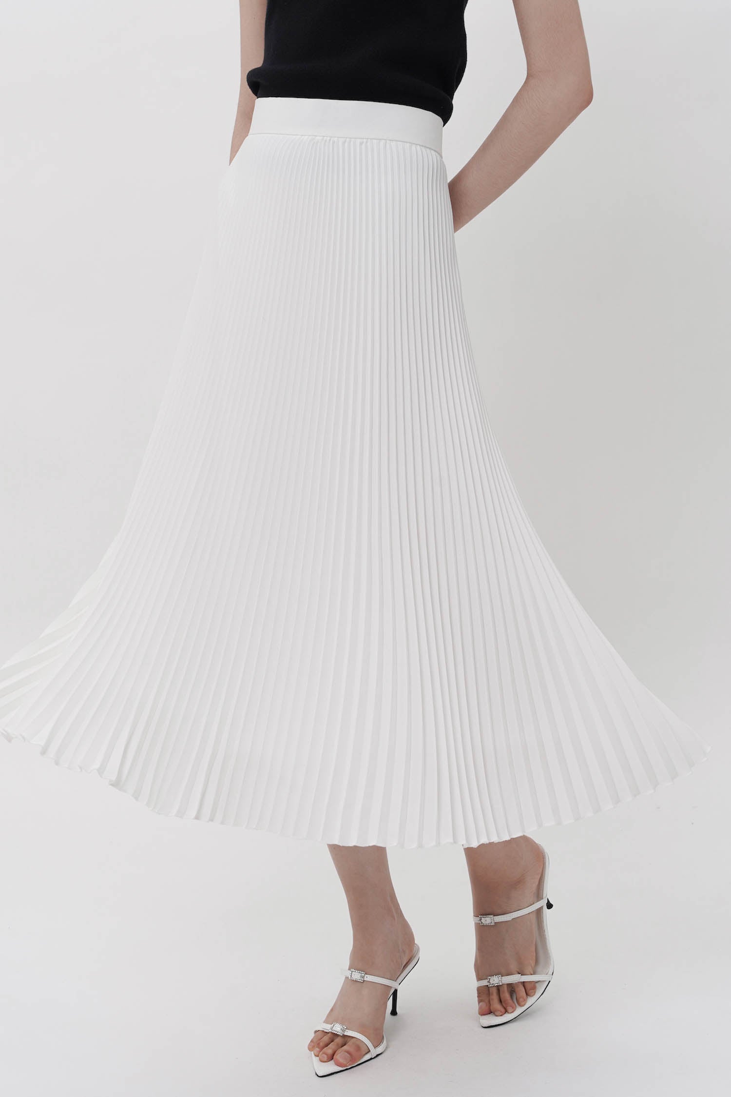 Hiu Pleated Midi Skirt In Broken White (1 LEFT)