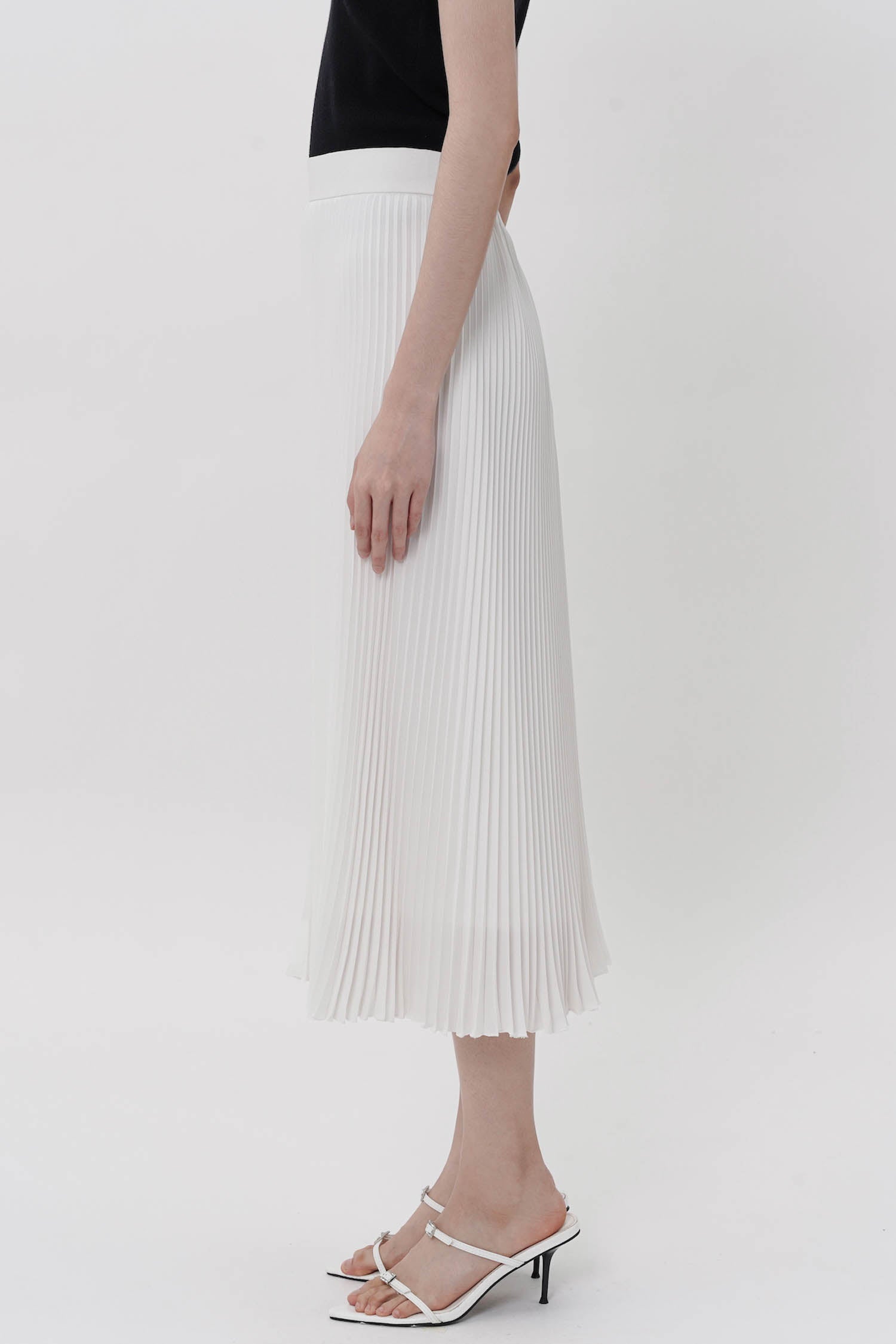 Hiu Pleated Midi Skirt In Broken White (1 LEFT)