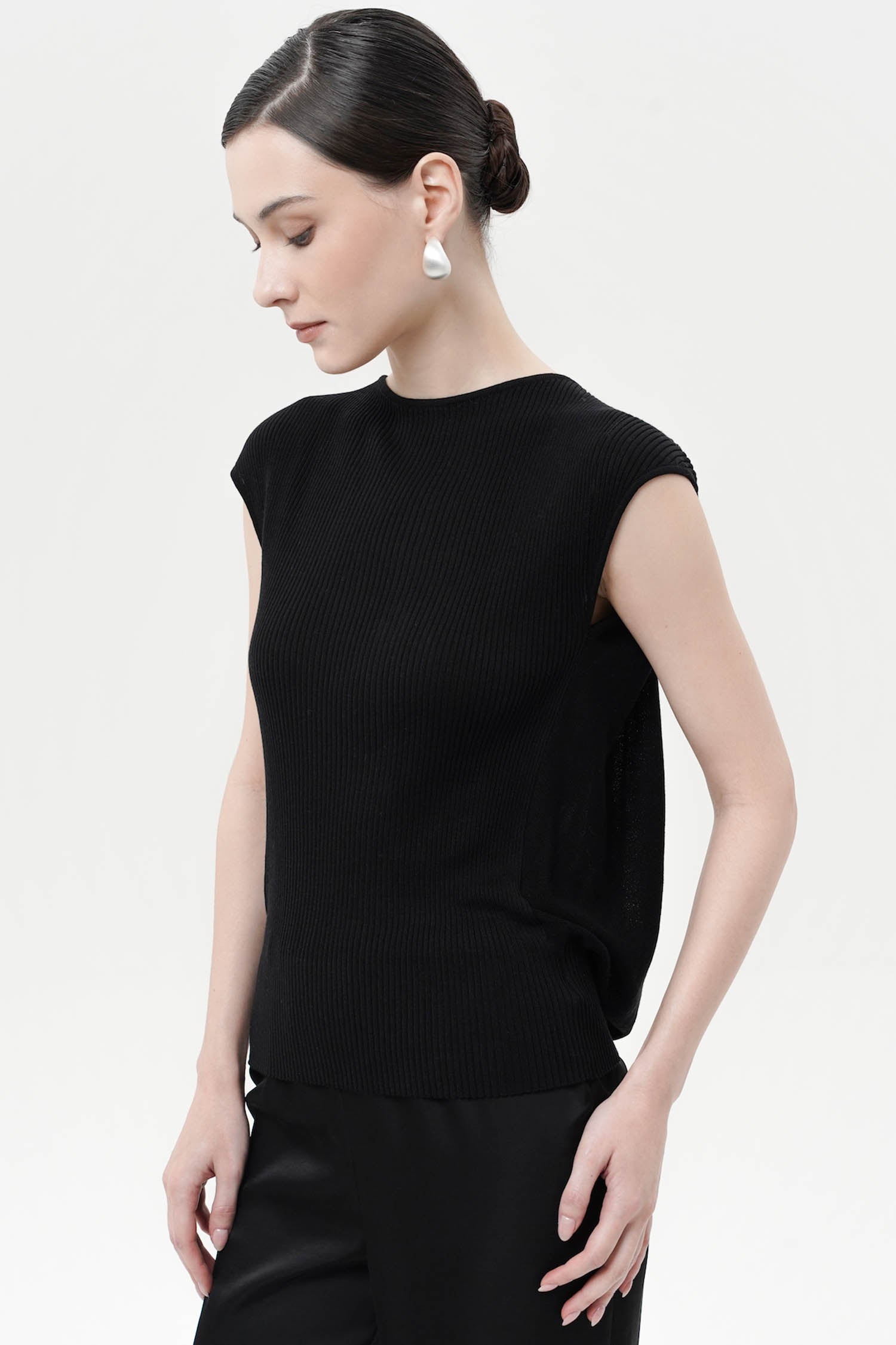 Myria Backless Knit Top In Black