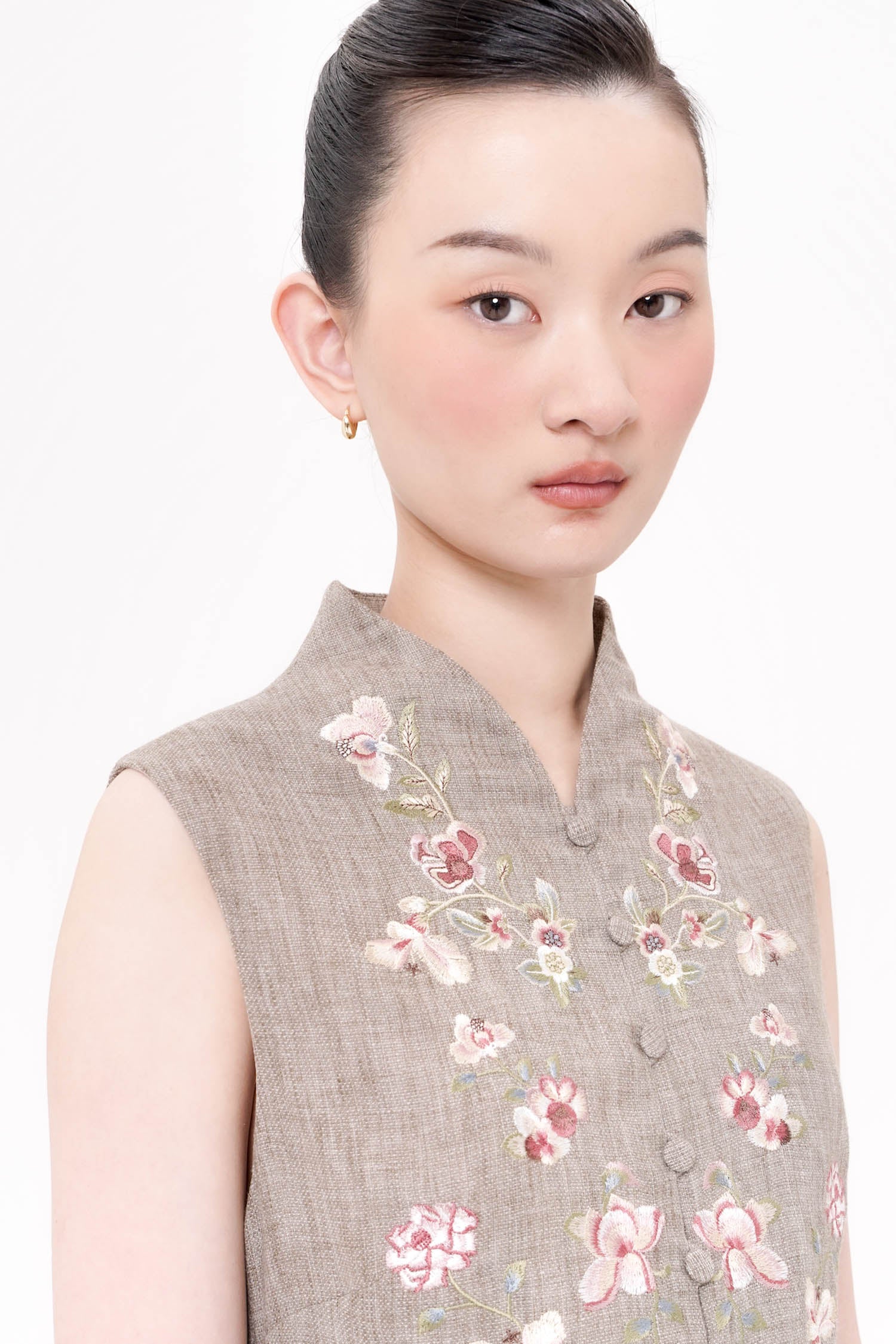 Lian Embroidered Top In Ash Brown