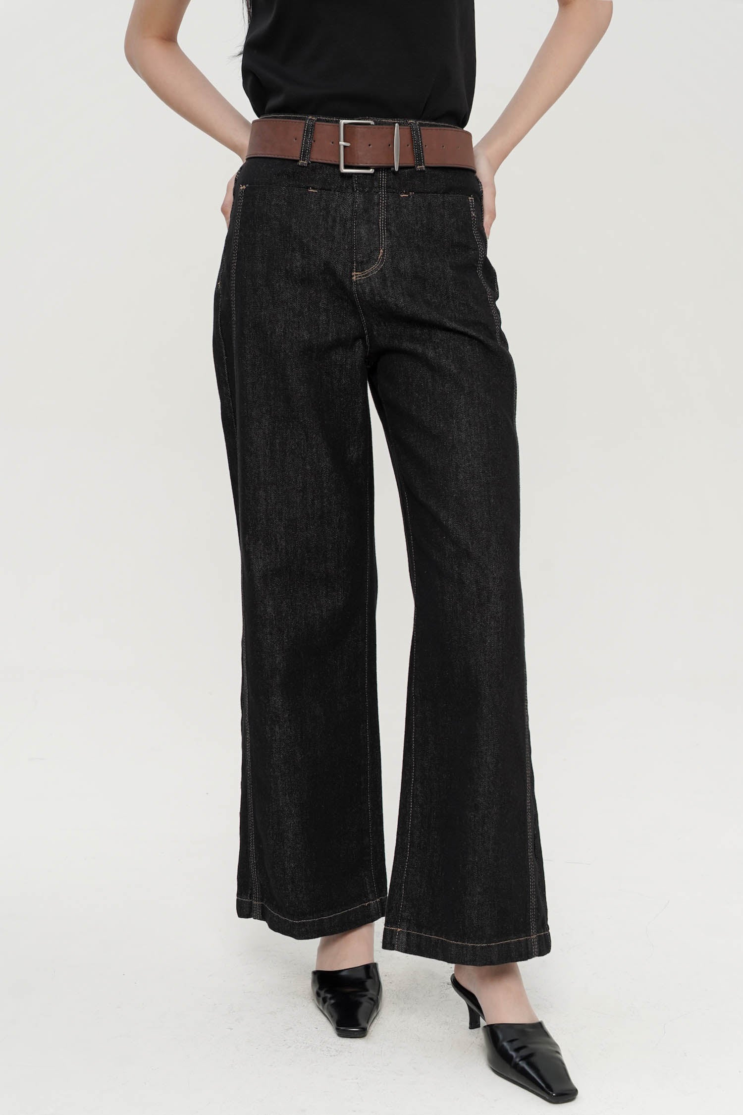 Anxi Wide-Leg Belted Jeans In Black Denim