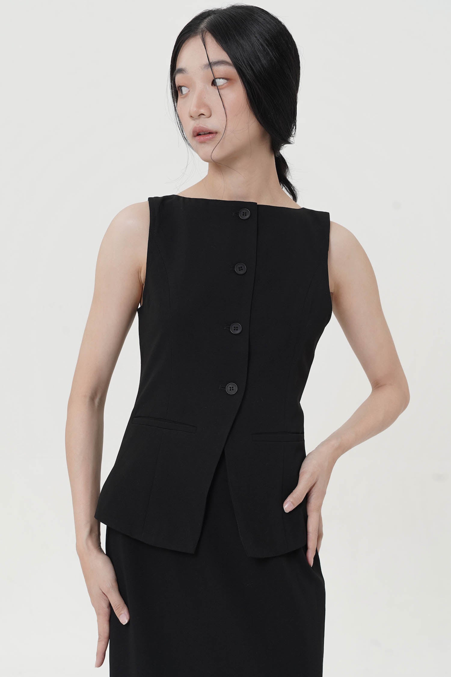 Darim Vest In Black