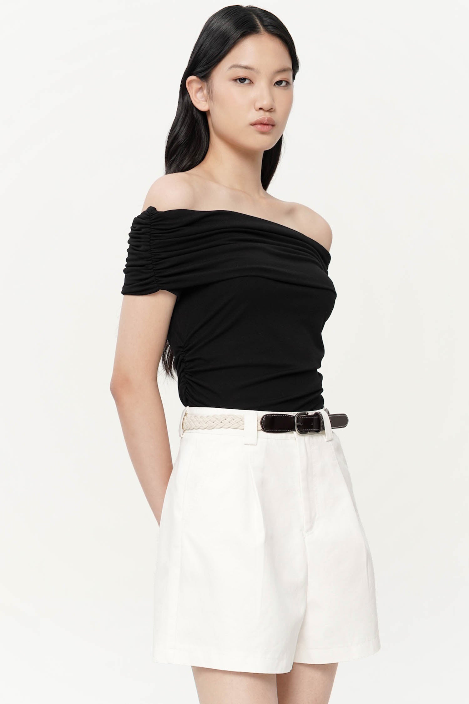 Zealia Off-Shoulder Top In Black