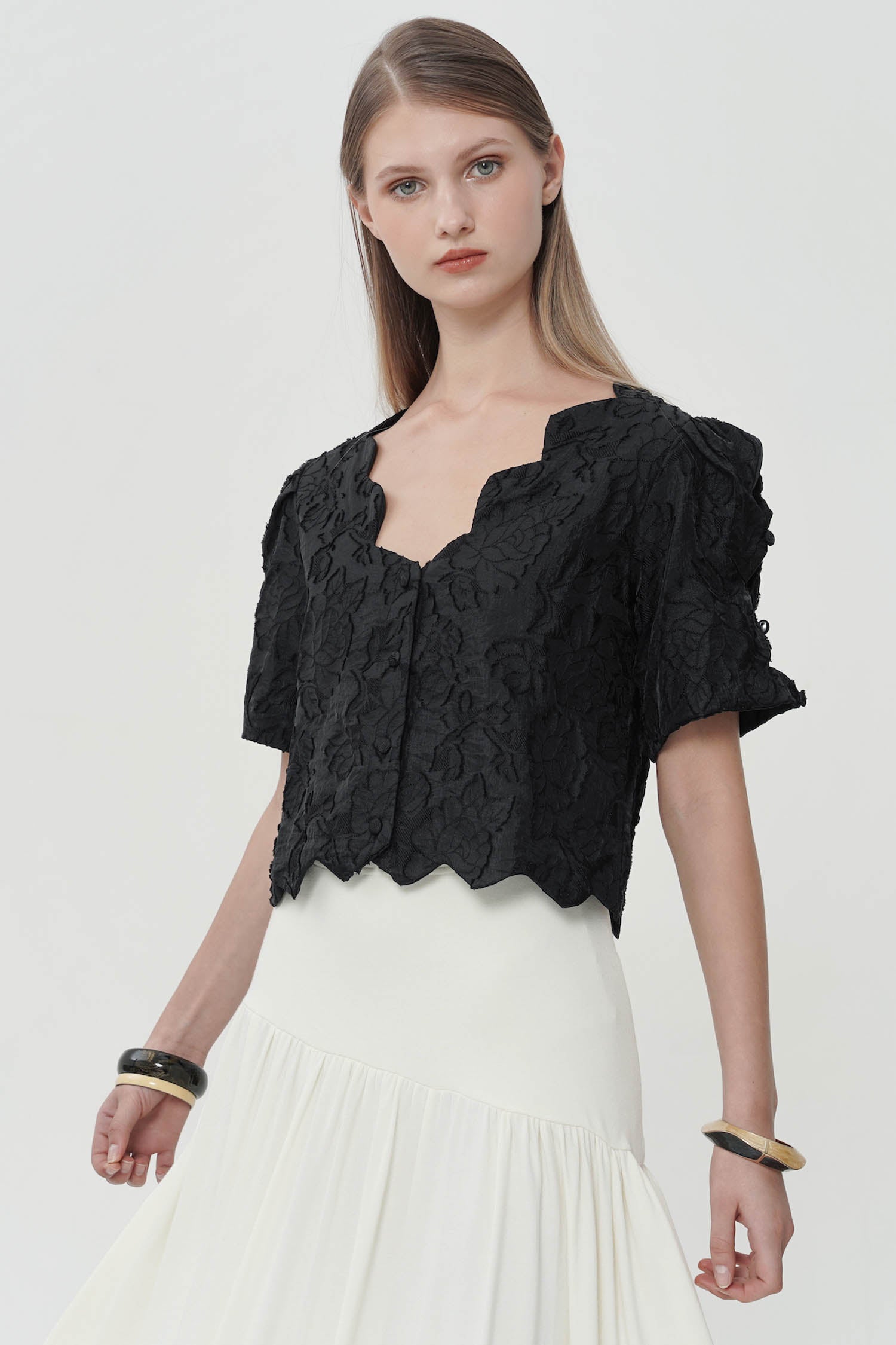 Bahloo Scalloped Top In Black