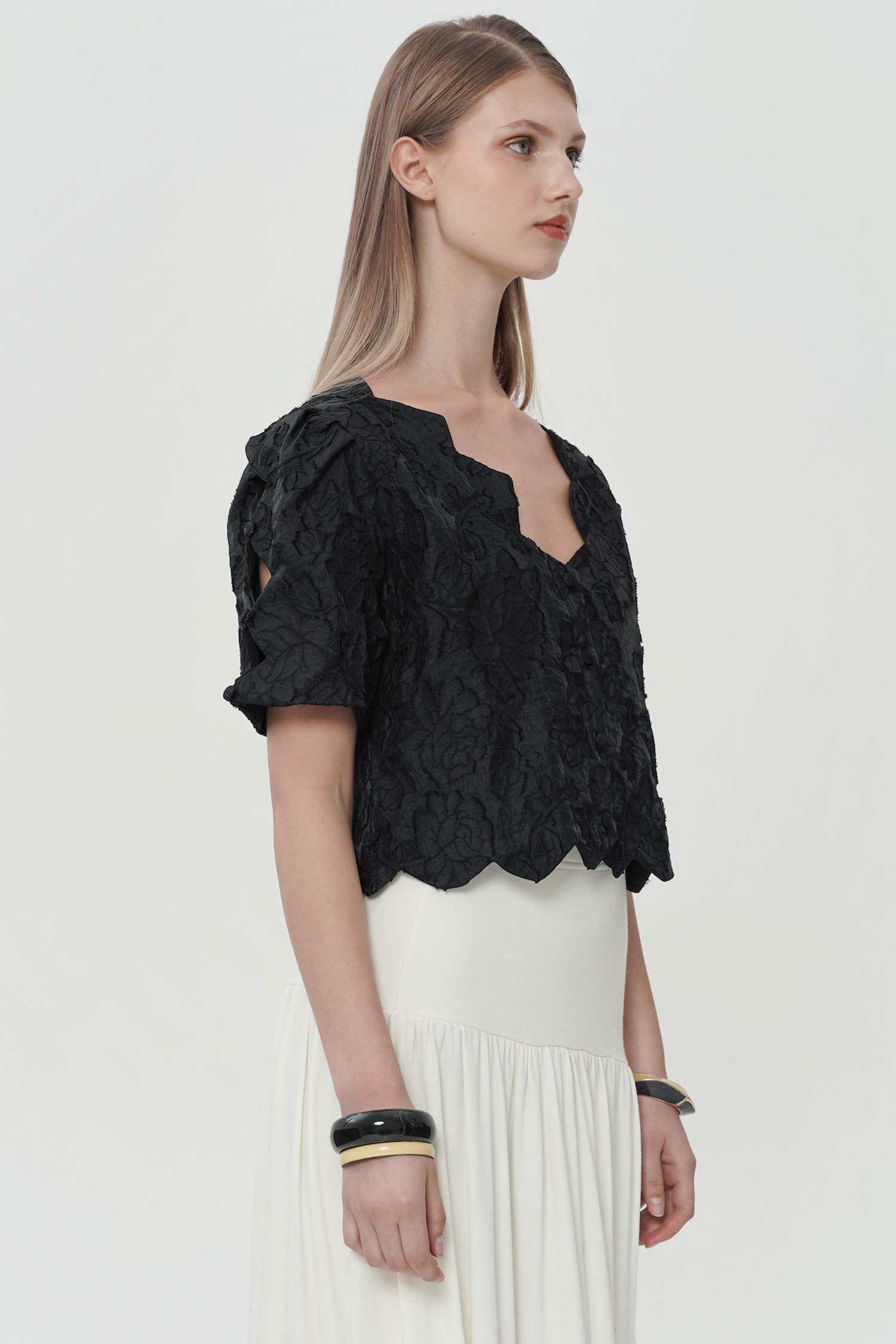 Bahloo Scalloped Top In Black