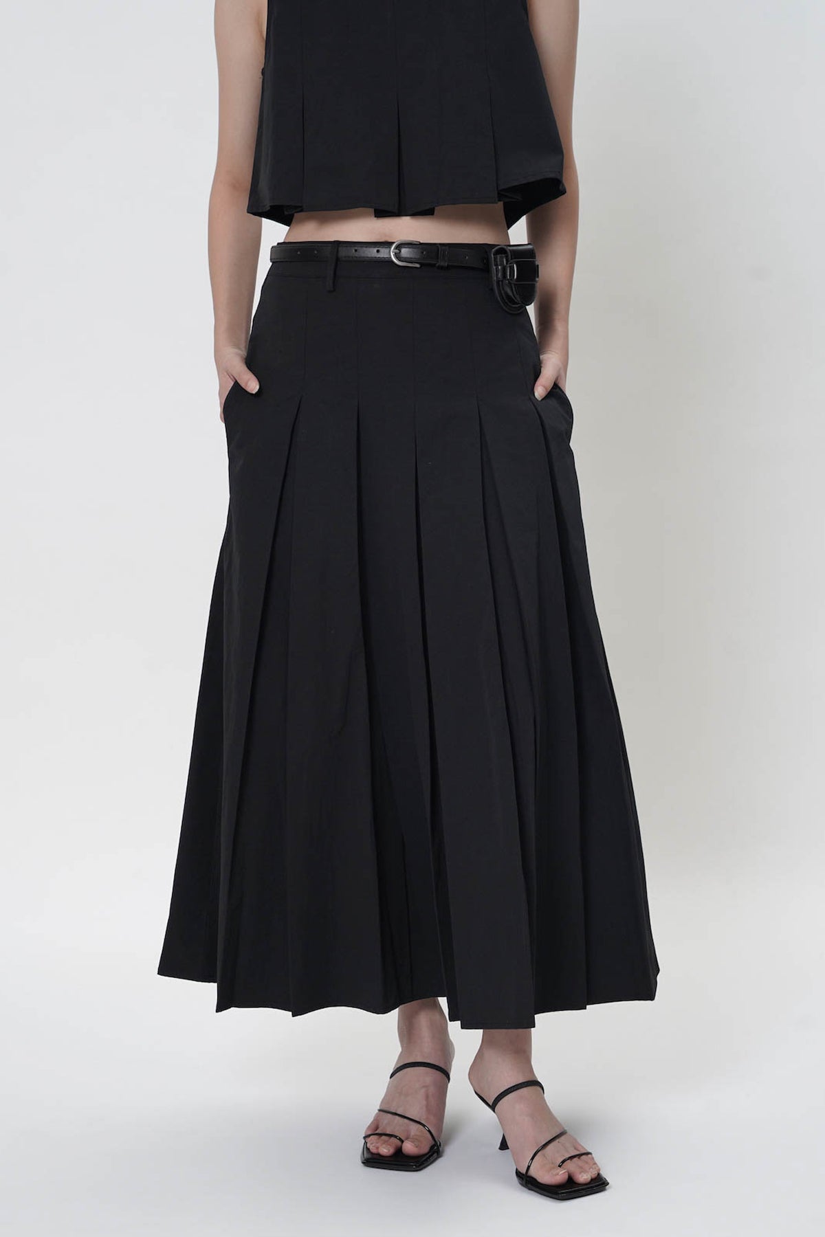 Zozie Midi Skirt In Black