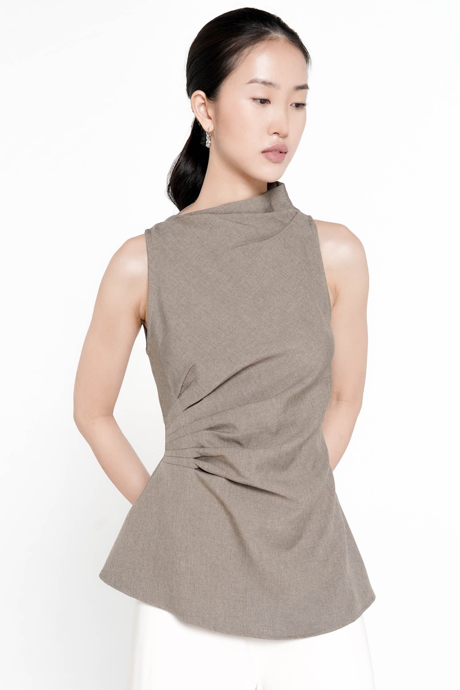 Vailla Cinched Top In Ash Brown