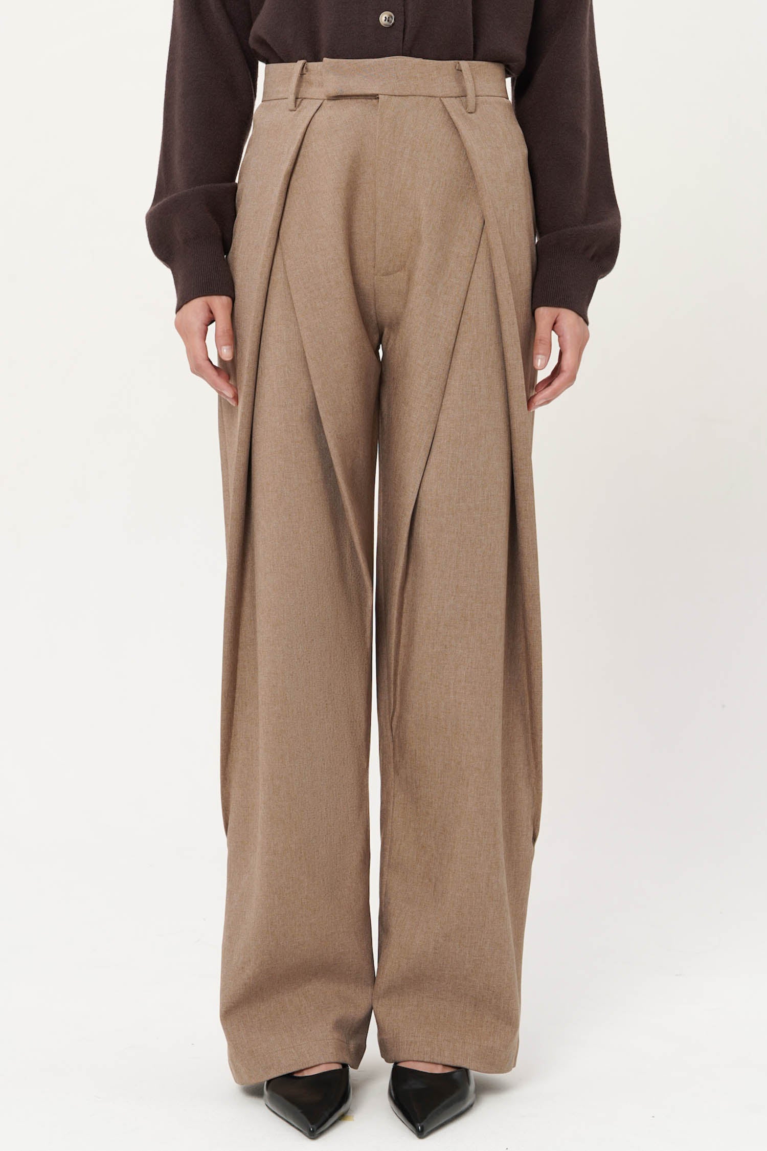 Eren Pleated Trousers In Latte