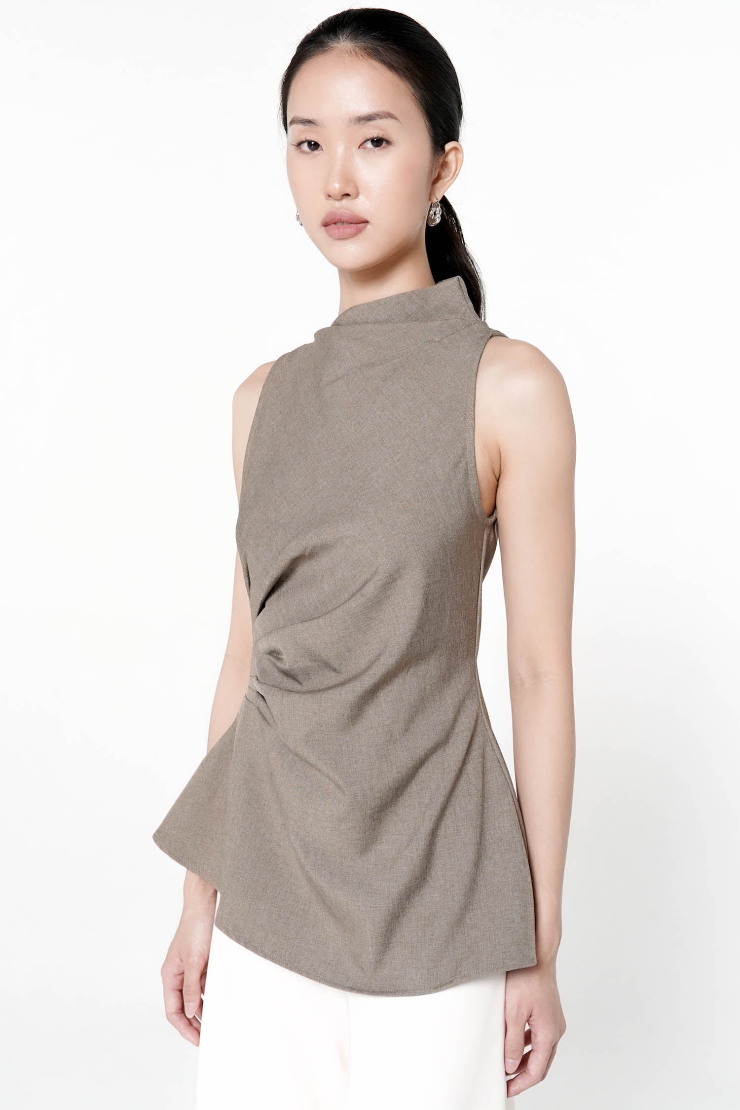Vailla Cinched Top In Ash Brown