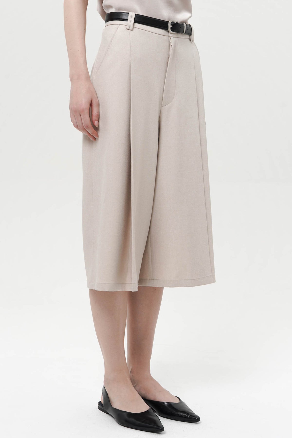 Elias Pleated Bermuda Shorts In Oat