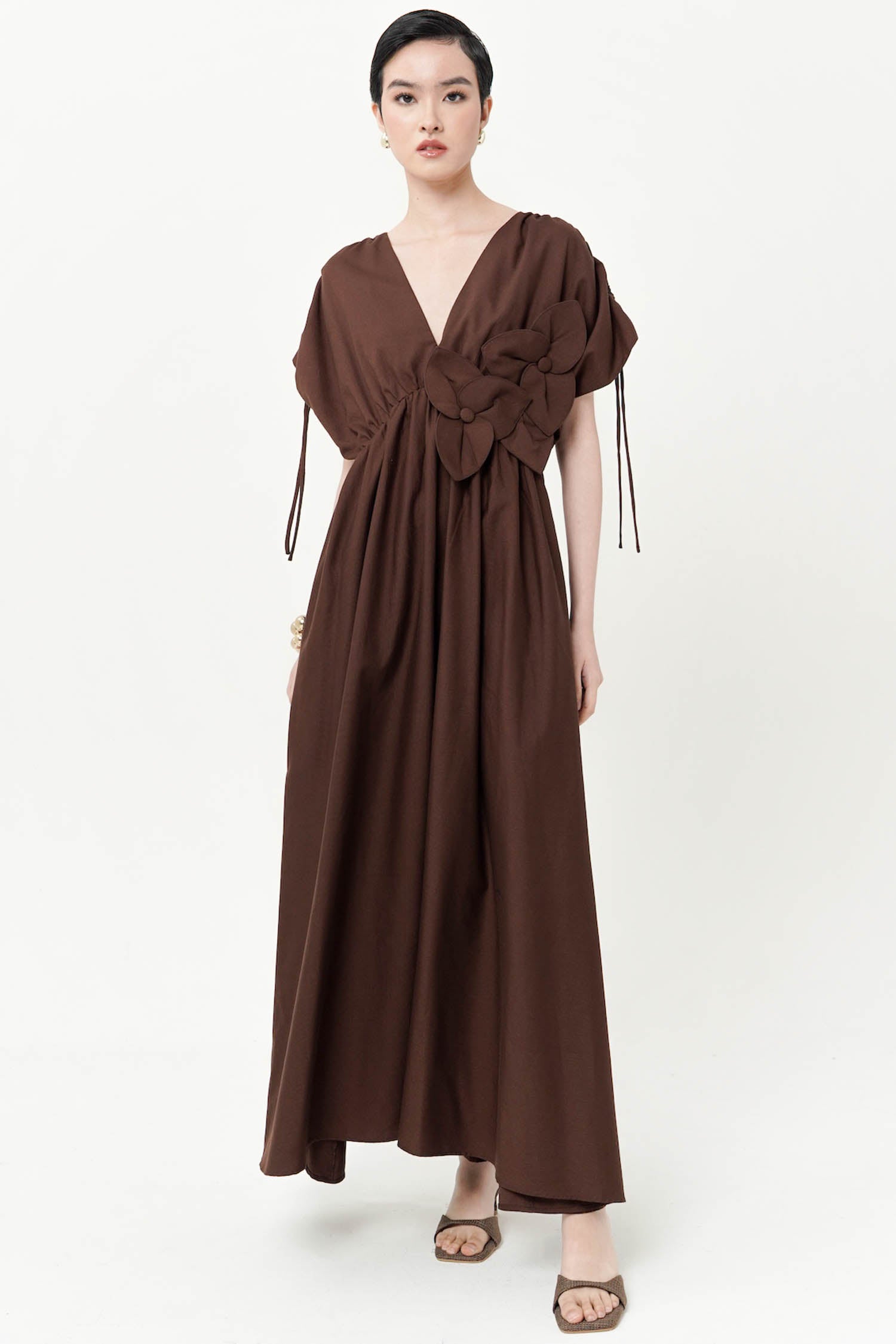 Jaelyn Floral Applique Maxi Dress In Espresso