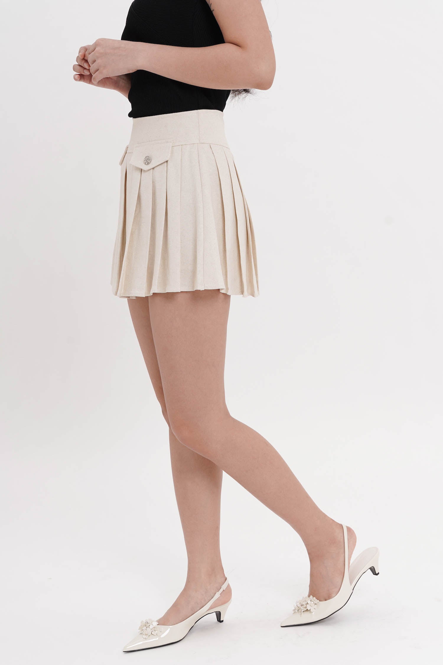 Kaelan Pleated Mini Skort In Creme (2 LEFT)