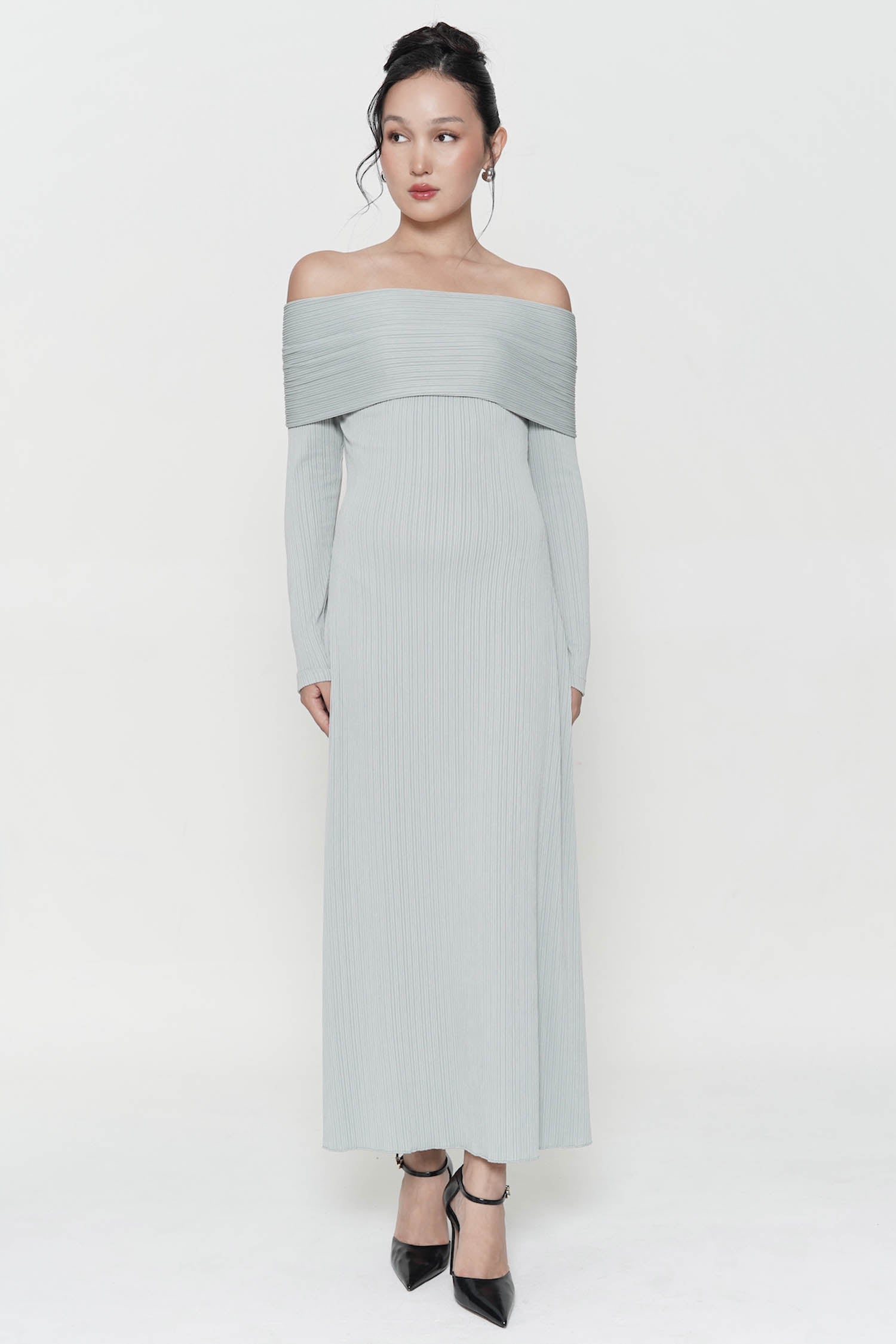 Iris Pleats Knit Dress In Soft Blue