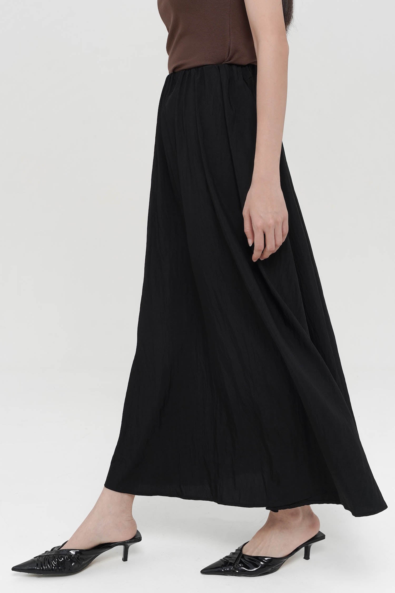 Nawon Midi Skirt In Black