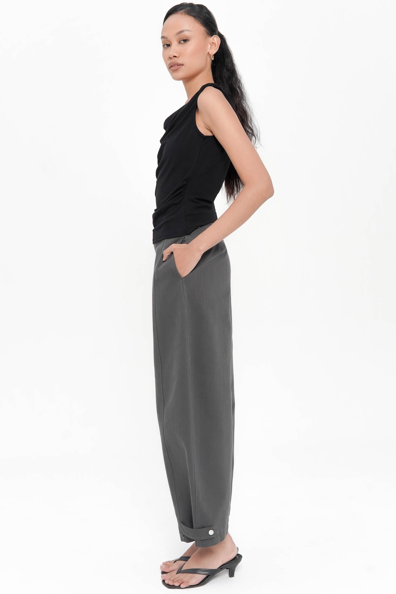 Fallon Barrel Pants In Dark Grey
