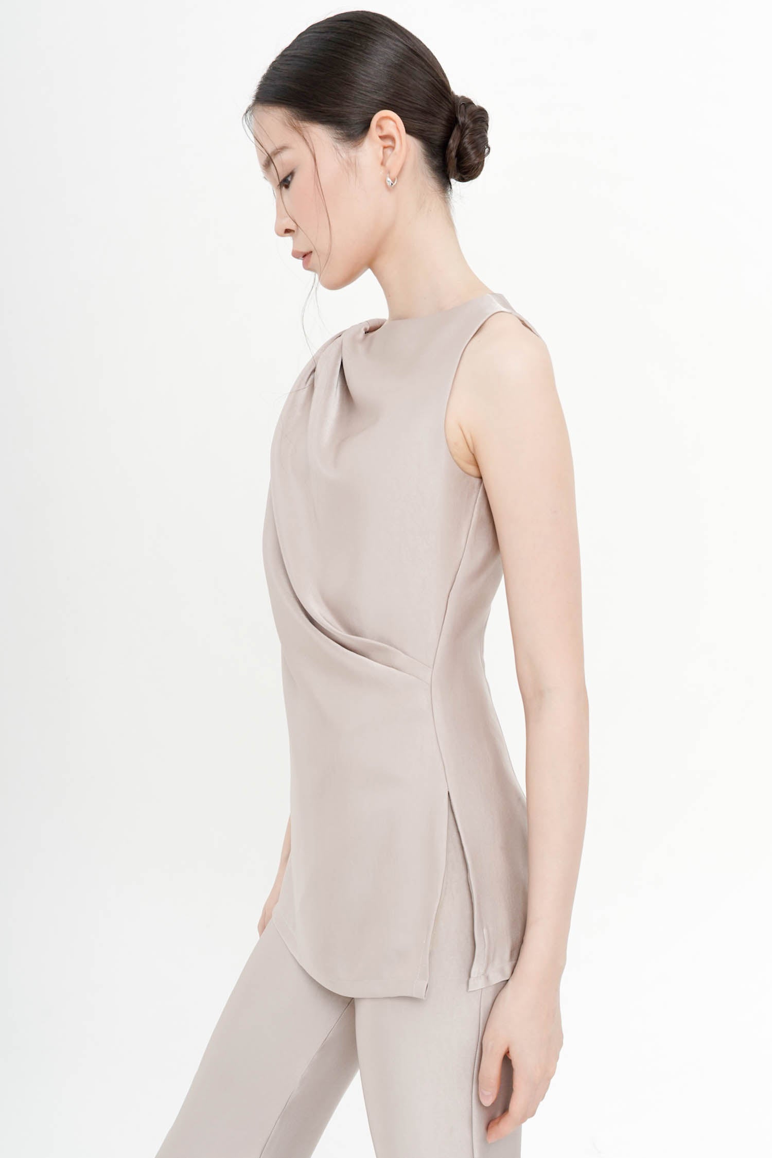 Serena Drape Top In Etoupe