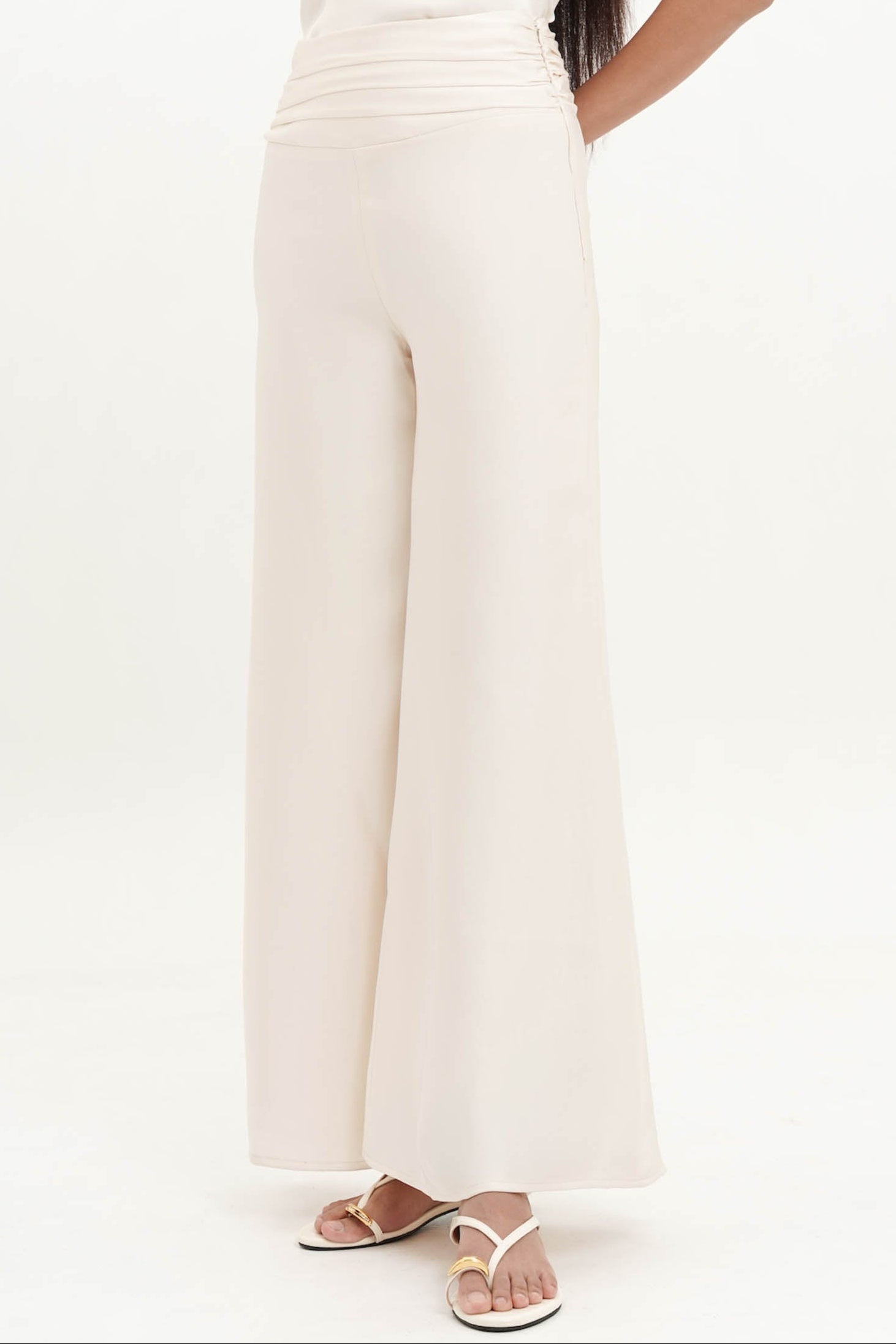 Anessa Pleated Trousers In Porcelain