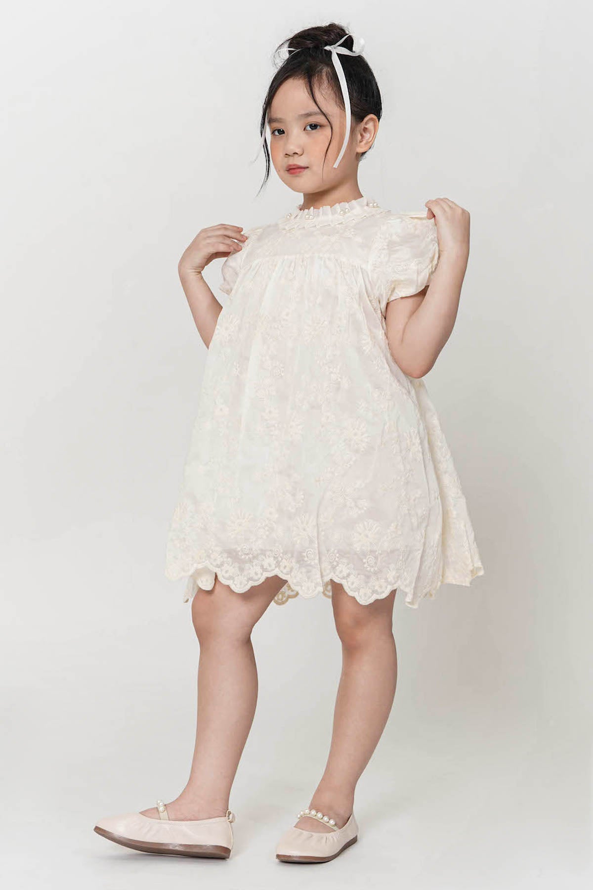 Apple Lace Pearl Dress In Creme