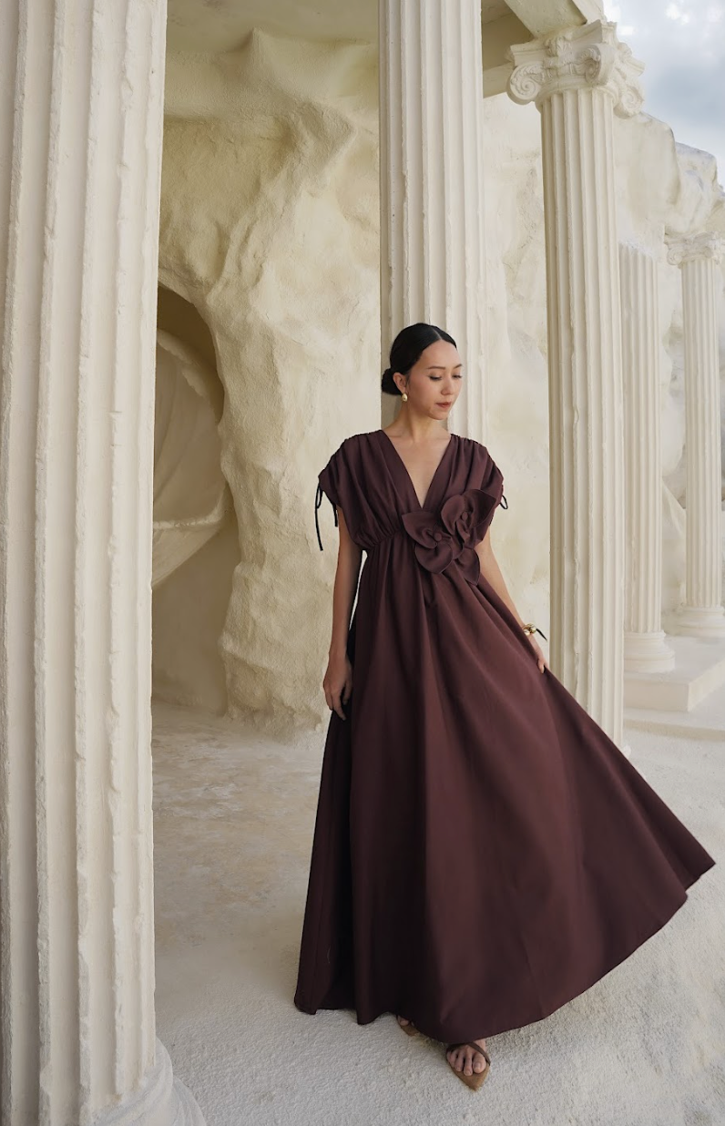 Jaelyn Floral Applique Maxi Dress In Espresso