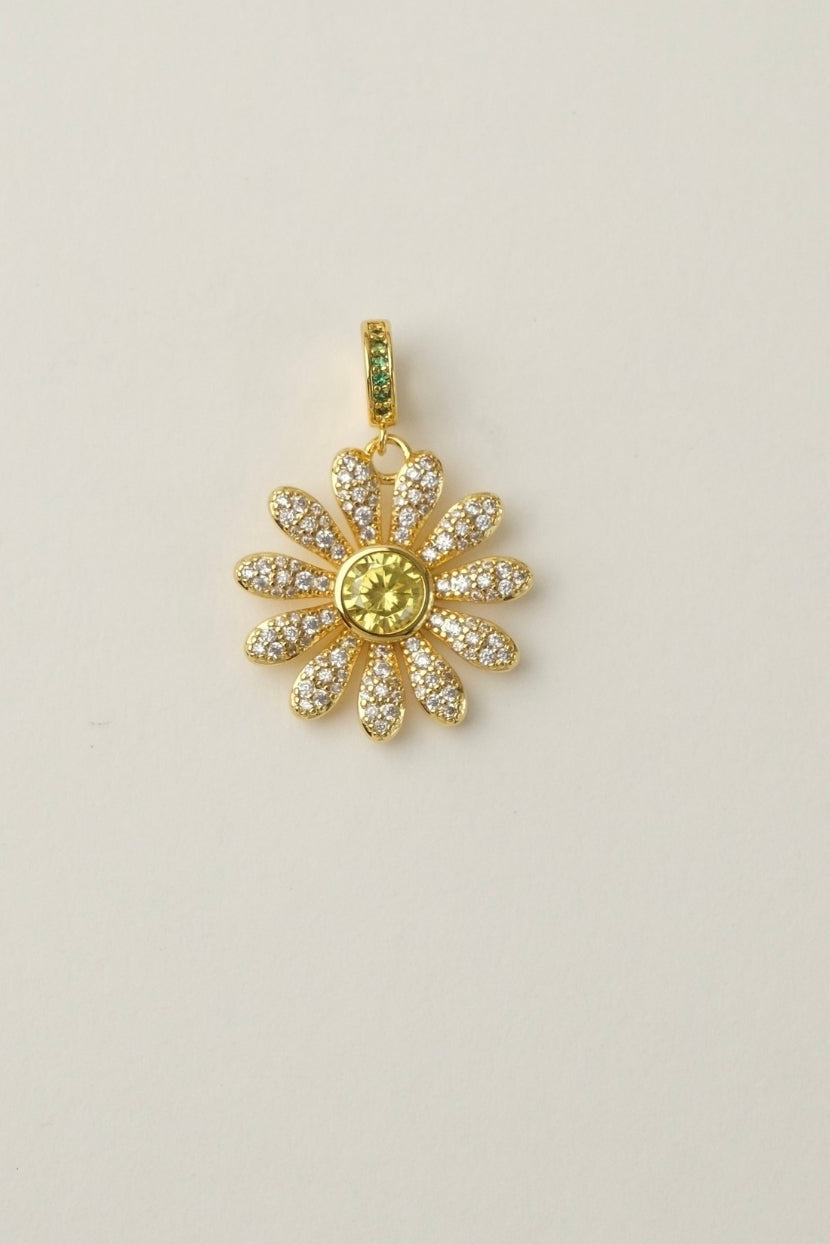 Untitled Daisy Pave Charm In Gold