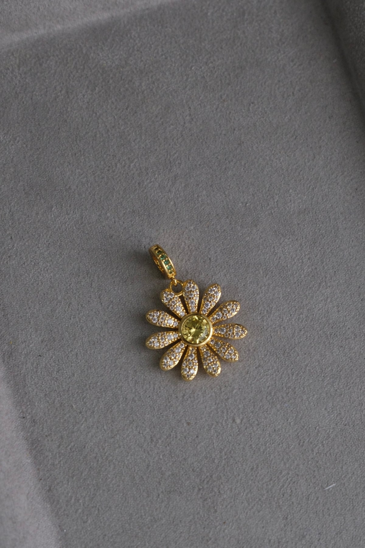 Untitled Daisy Pave Charm In Gold