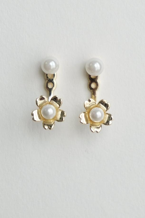 Delphine Flower Earrings in Gold