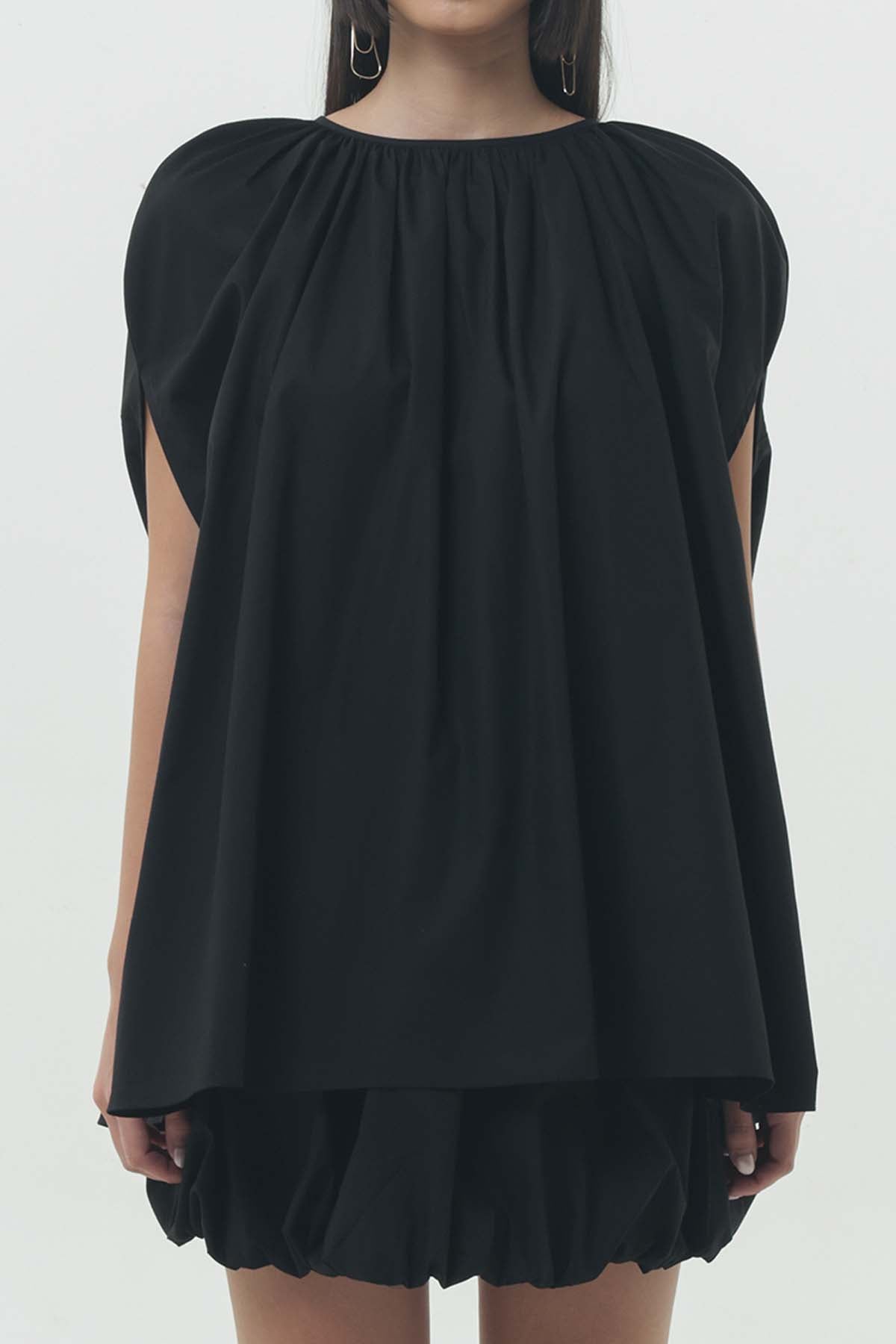 Maryam Cape Top In Black